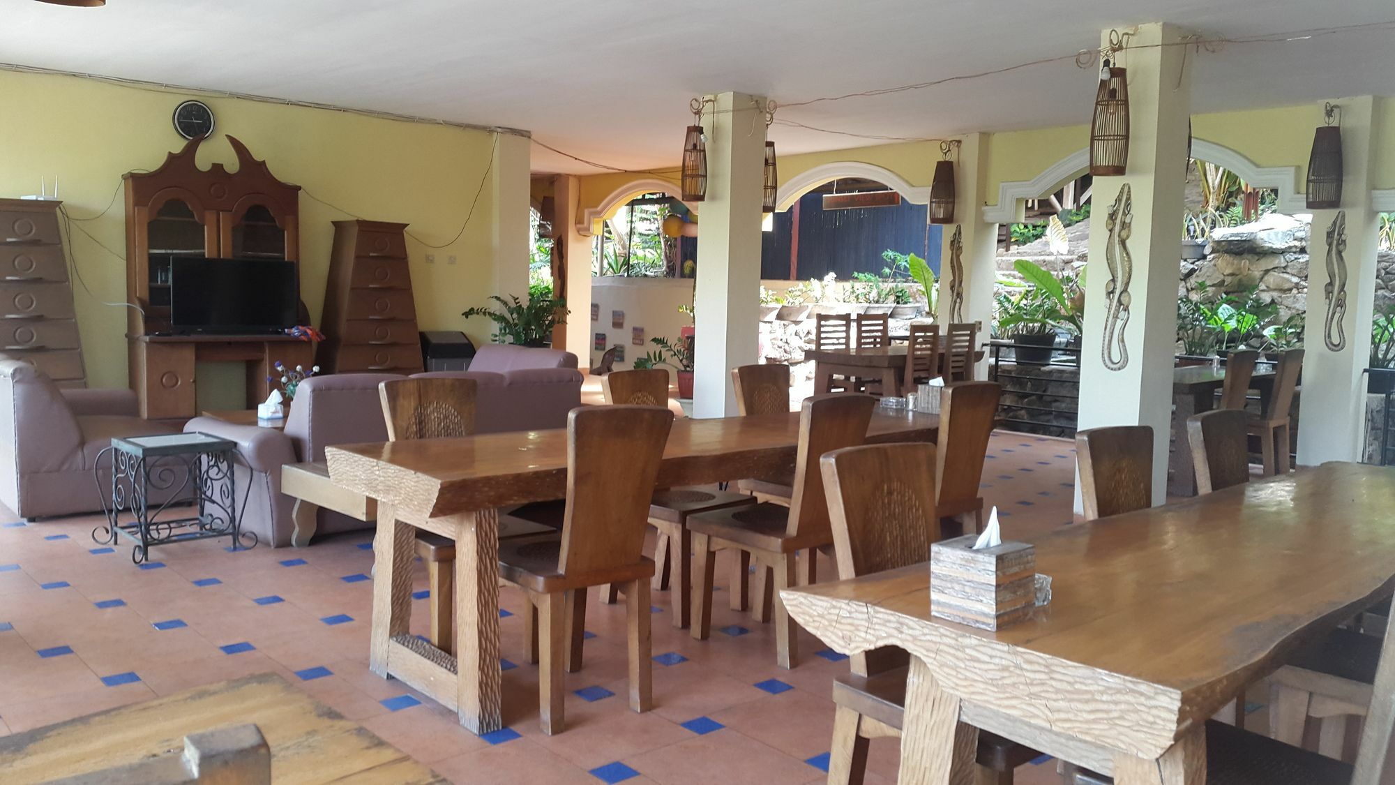 Centro Bajo Hotel & Resto Labuan Bajo Bagian luar foto